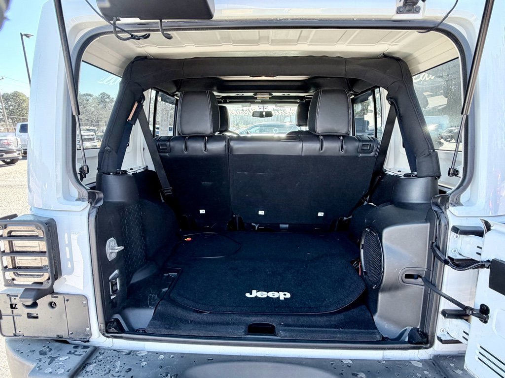 Used 2014 Jeep Wrangler Unlimited Rubicon w/ Connectivity Group AWD/4WD image 9