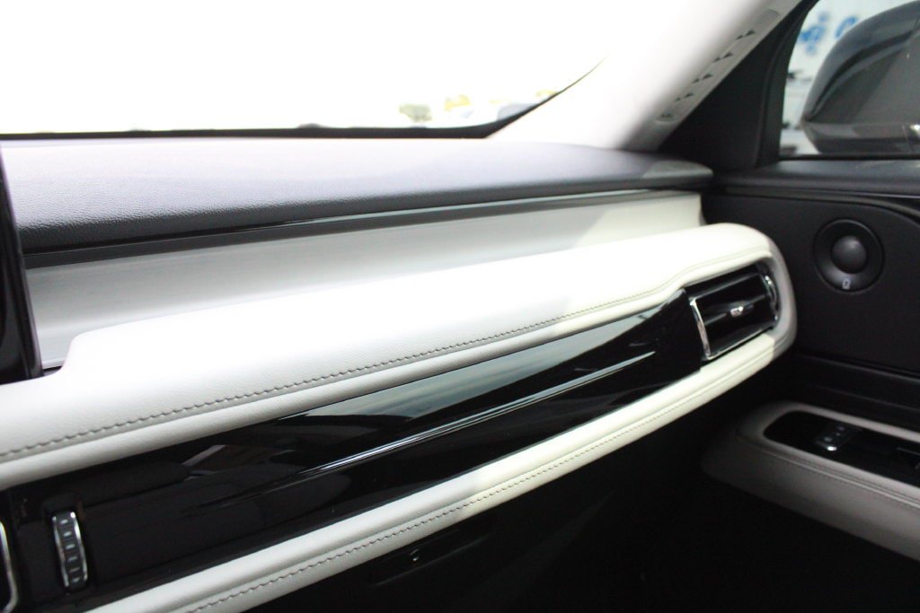 New 2026 Lincoln Aviator AWD image 19