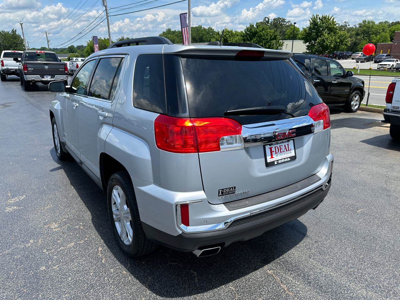 Used 2017 GMC Terrain SLE w/ Driver Alert Package I FWD image 2