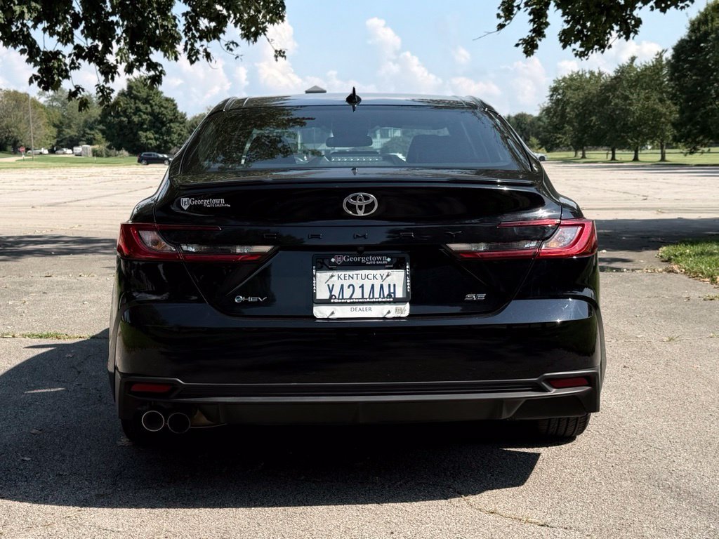 Used 2025 Toyota Camry SE FWD image 9