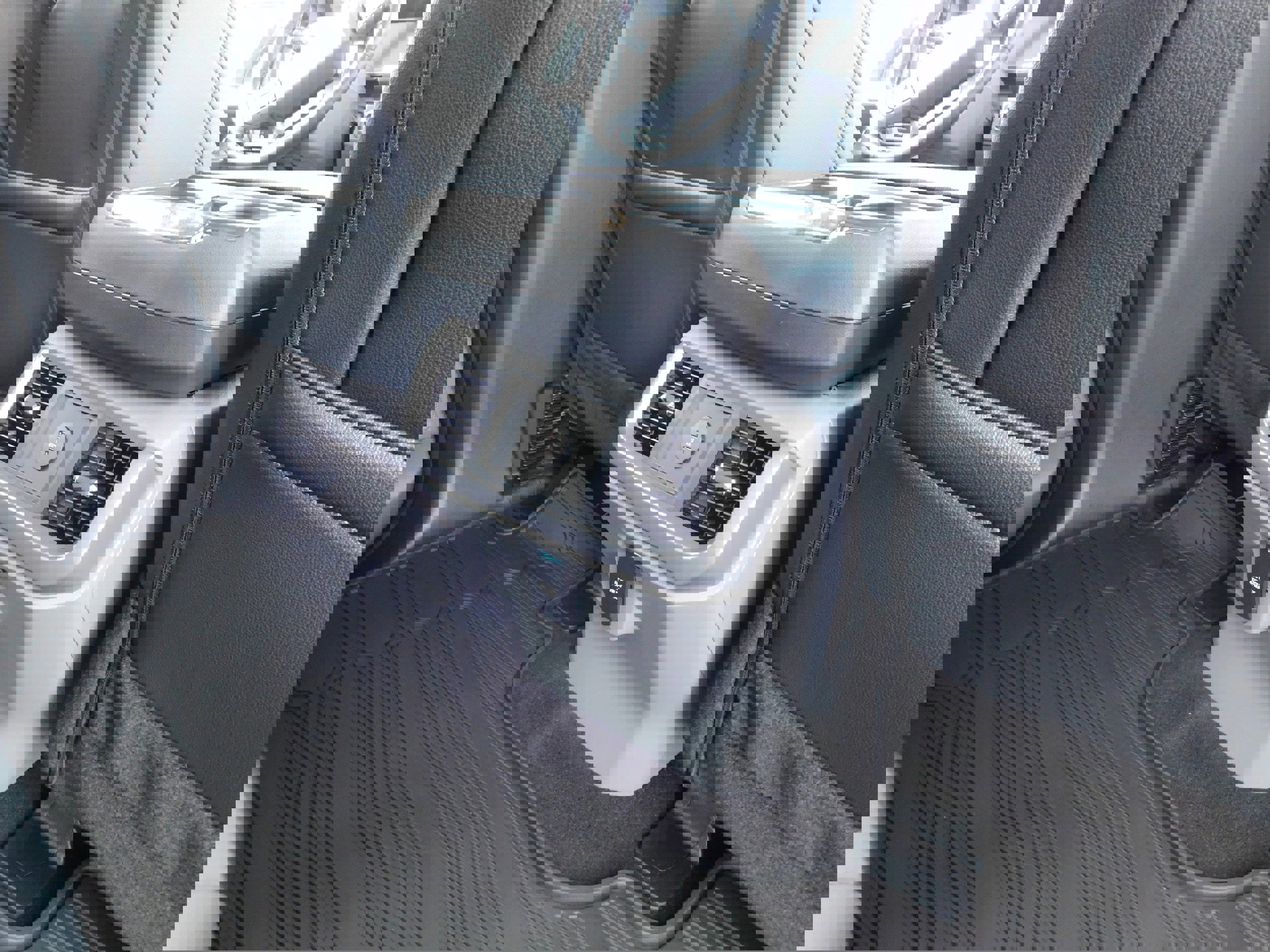 New 2025 Ford F150 Lariat w/ Equipment Group 501A Mid image 12