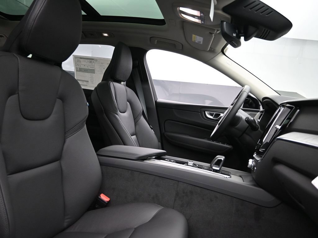 New 2025 Volvo XC60 B5 Plus w/ Protection Package Premier image 28