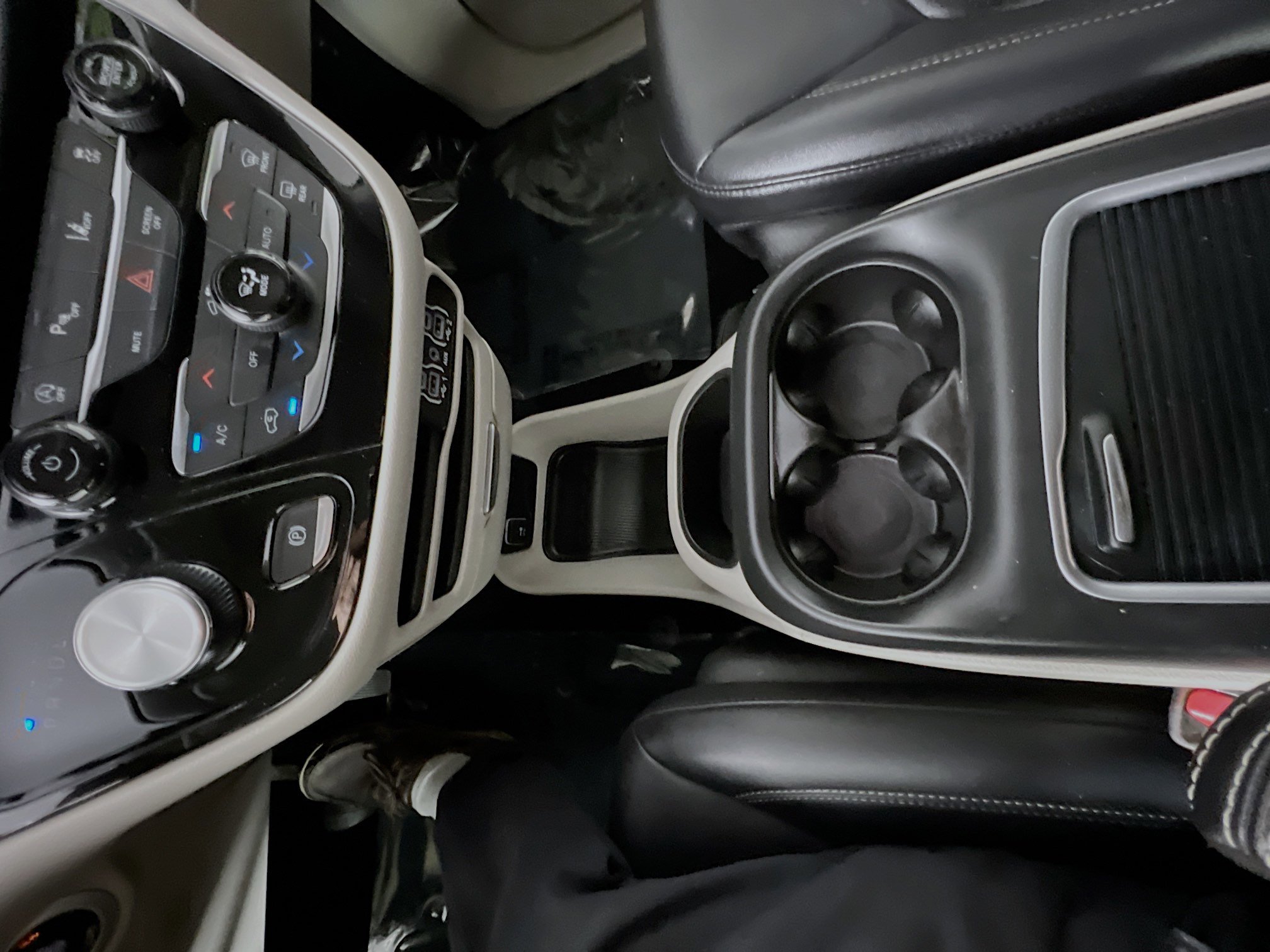 Used 2024 Chrysler Pacifica Touring-L image 25