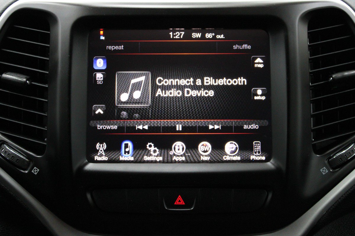 Used 2015 Jeep Cherokee Trailhawk AWD/4WD image 22