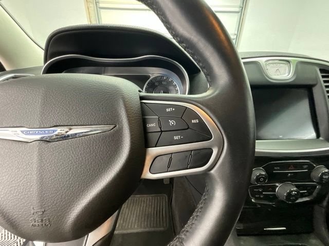 Used 2018 Chrysler 300 Touring w/ Chrome Appearance Package RWD image 14