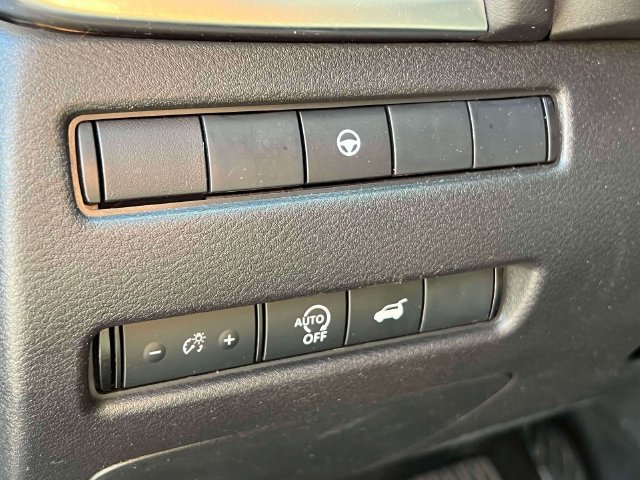 Certified 2025 Nissan Rogue SV AWD/4WD image 17