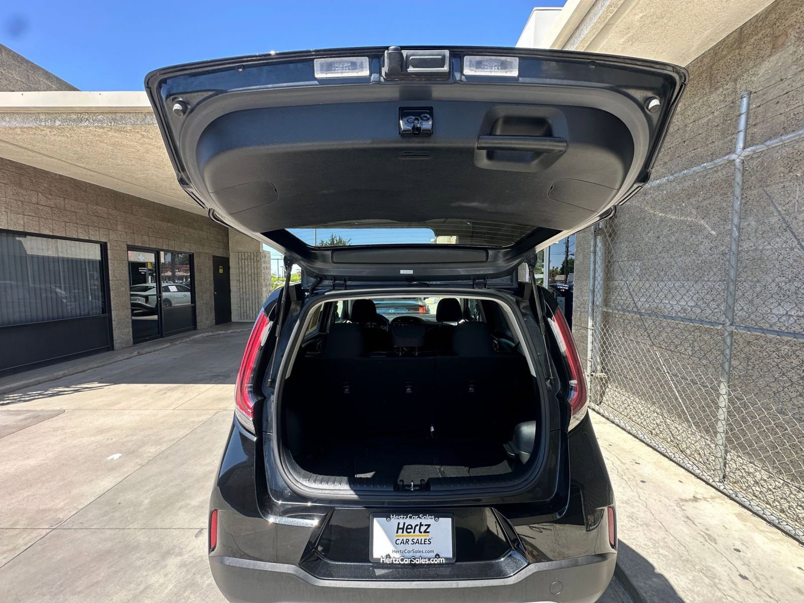 Used 2025 Kia Soul LX w/ LX Technology Package FWD image 29