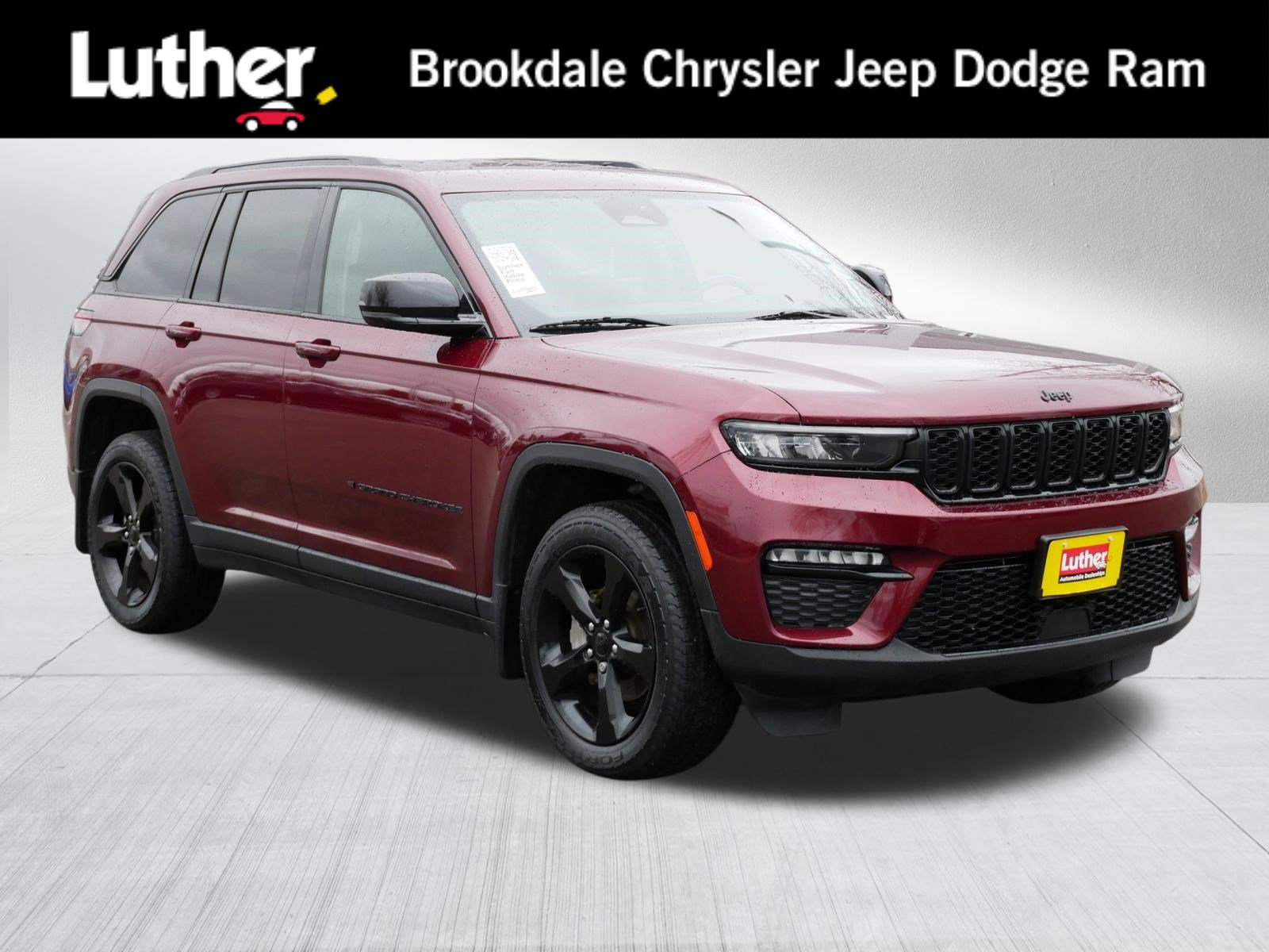 Used 2023 Jeep Grand Cherokee Limited w/ Black Appearance Package AWD/4WD image 1