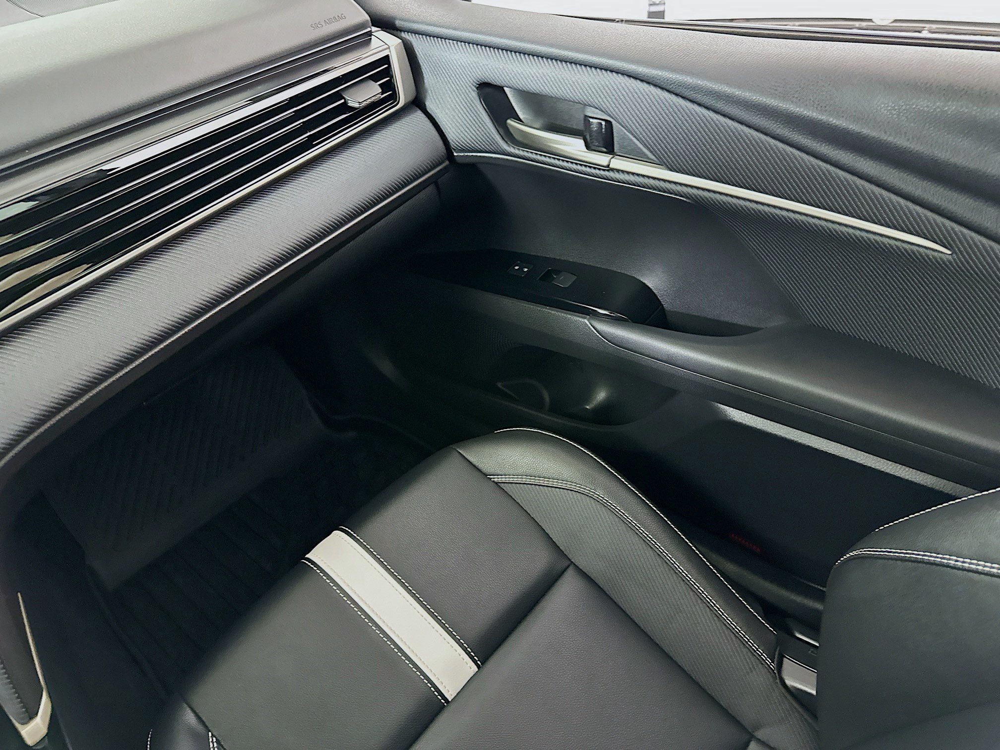 Used 2025 Toyota Camry SE w/ Multimedia Upgrade Package FWD image 22