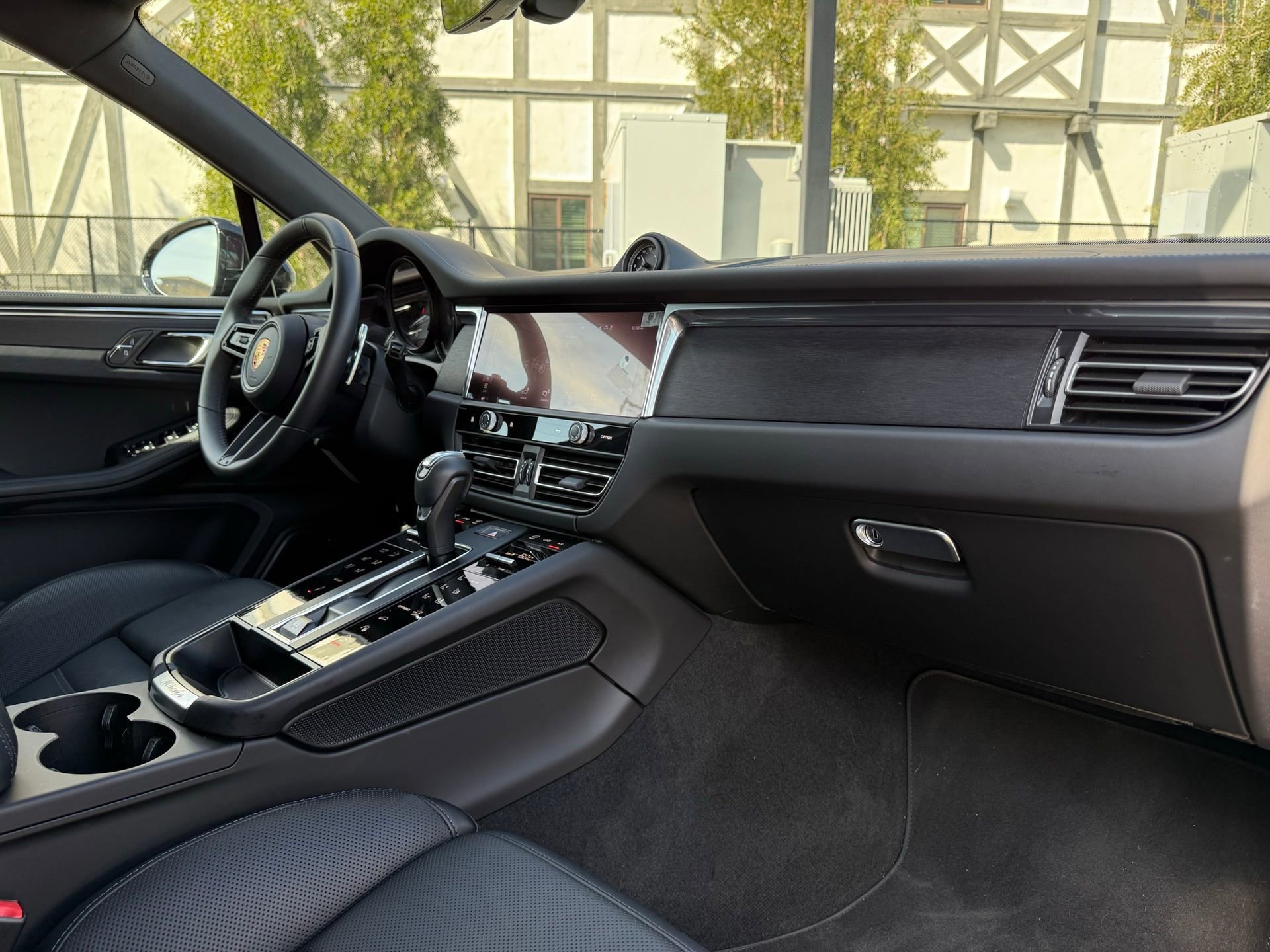 Certified 2025 Porsche Macan GTS image 25