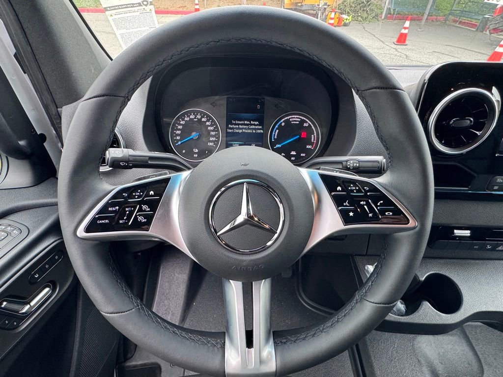 Used 2024 Mercedes-Benz eSprinter 170 Cargo image 18