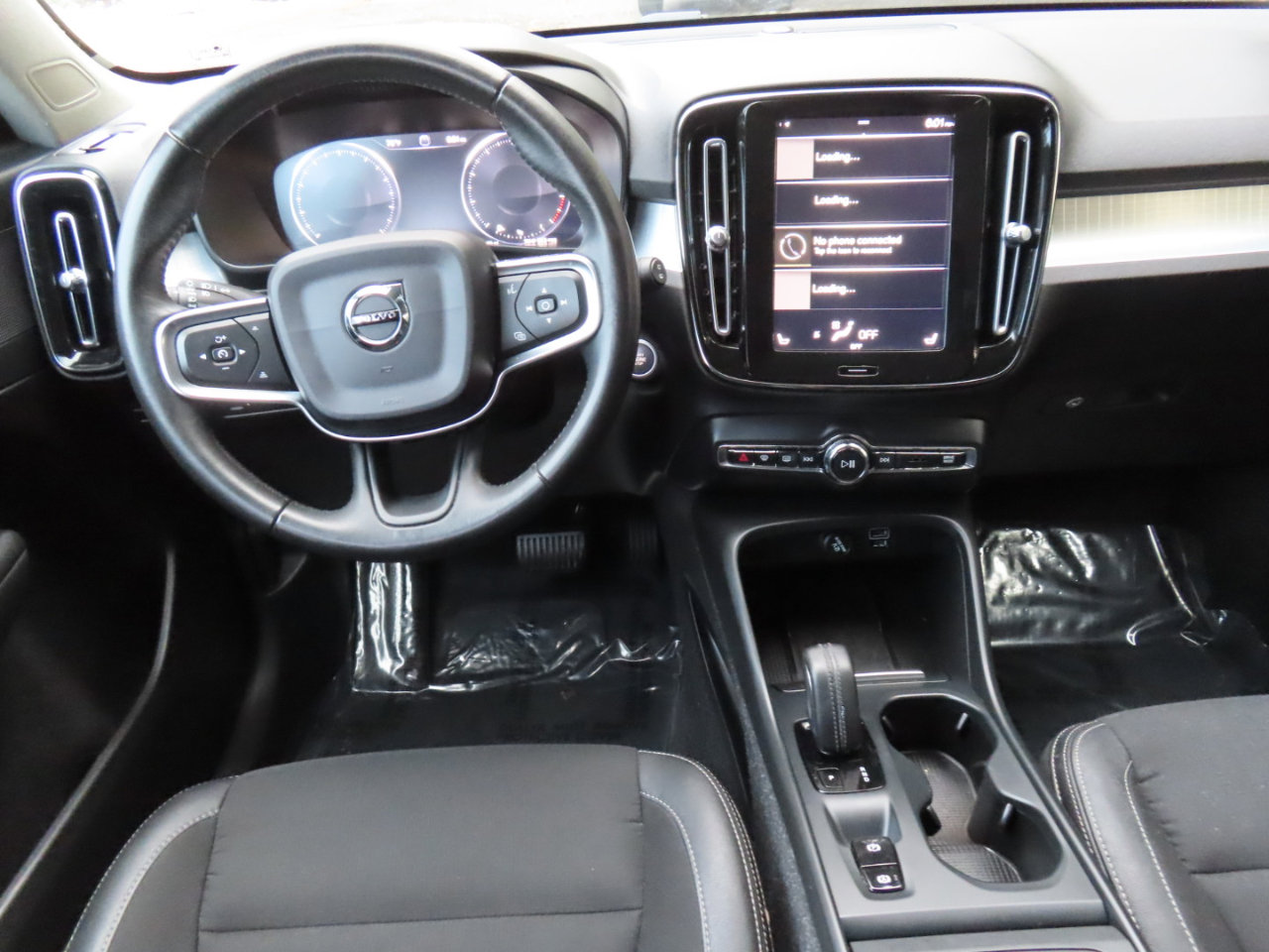 Used 2020 Volvo XC40 T5 Momentum image 12