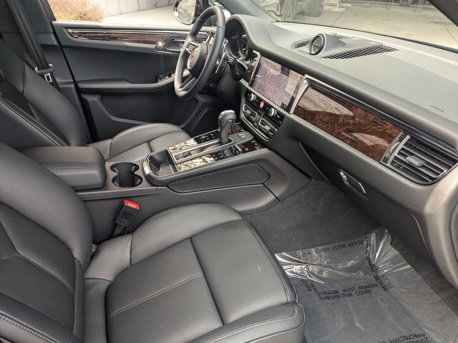 Certified 2026 Porsche Macan Turbo AWD/4WD image 27