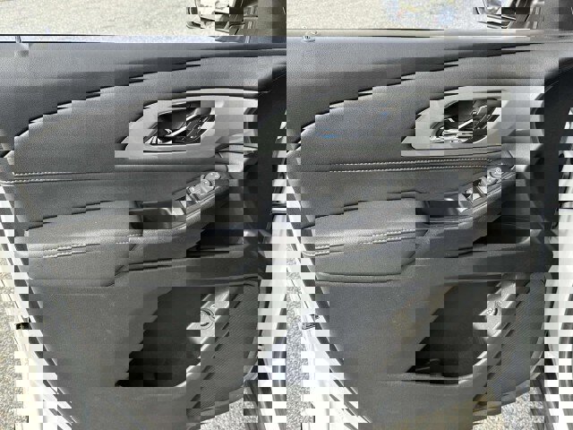 Used 2023 Chevrolet Traverse LT image 17