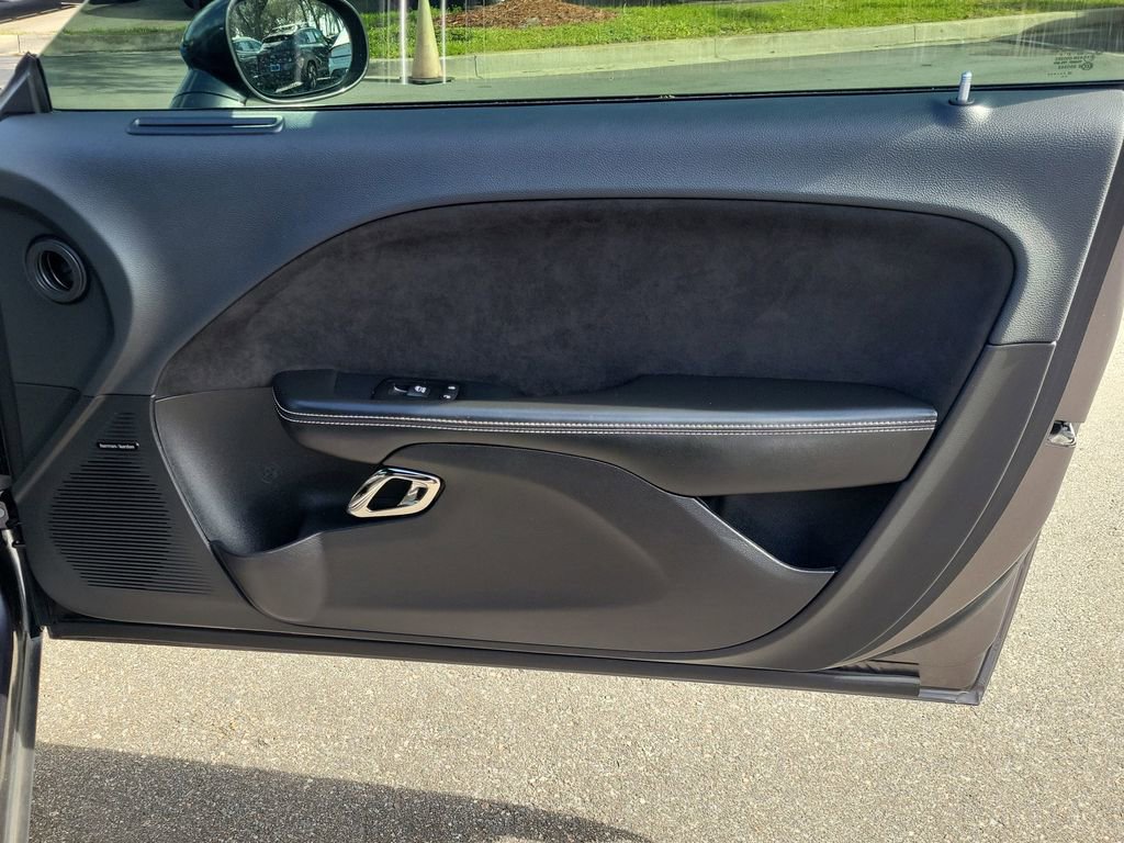 Used 2015 Dodge Challenger SRT Hellcat image 11