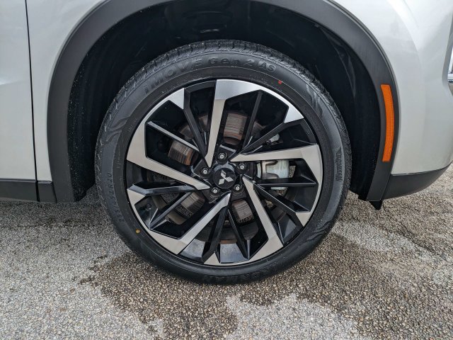 Used 2023 Mitsubishi Outlander SE AWD/4WD image 11