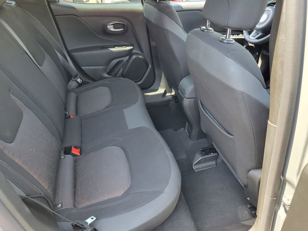 Used 2023 Jeep Renegade Latitude AWD/4WD image 17