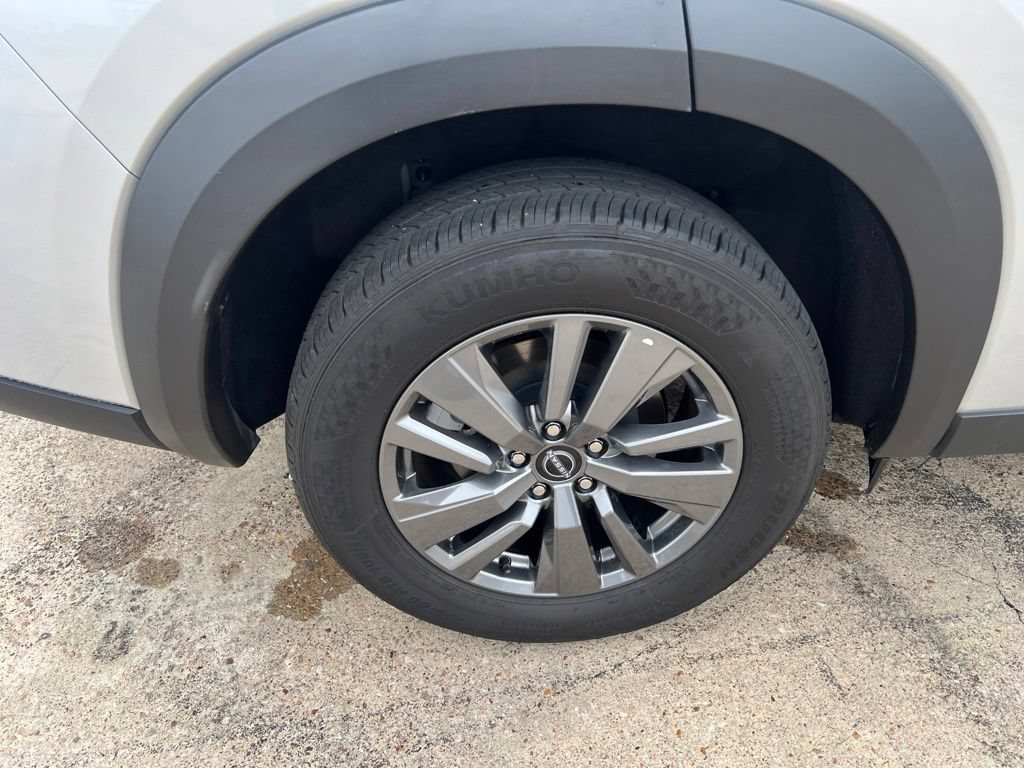 Used 2024 Nissan Pathfinder SV FWD image 17