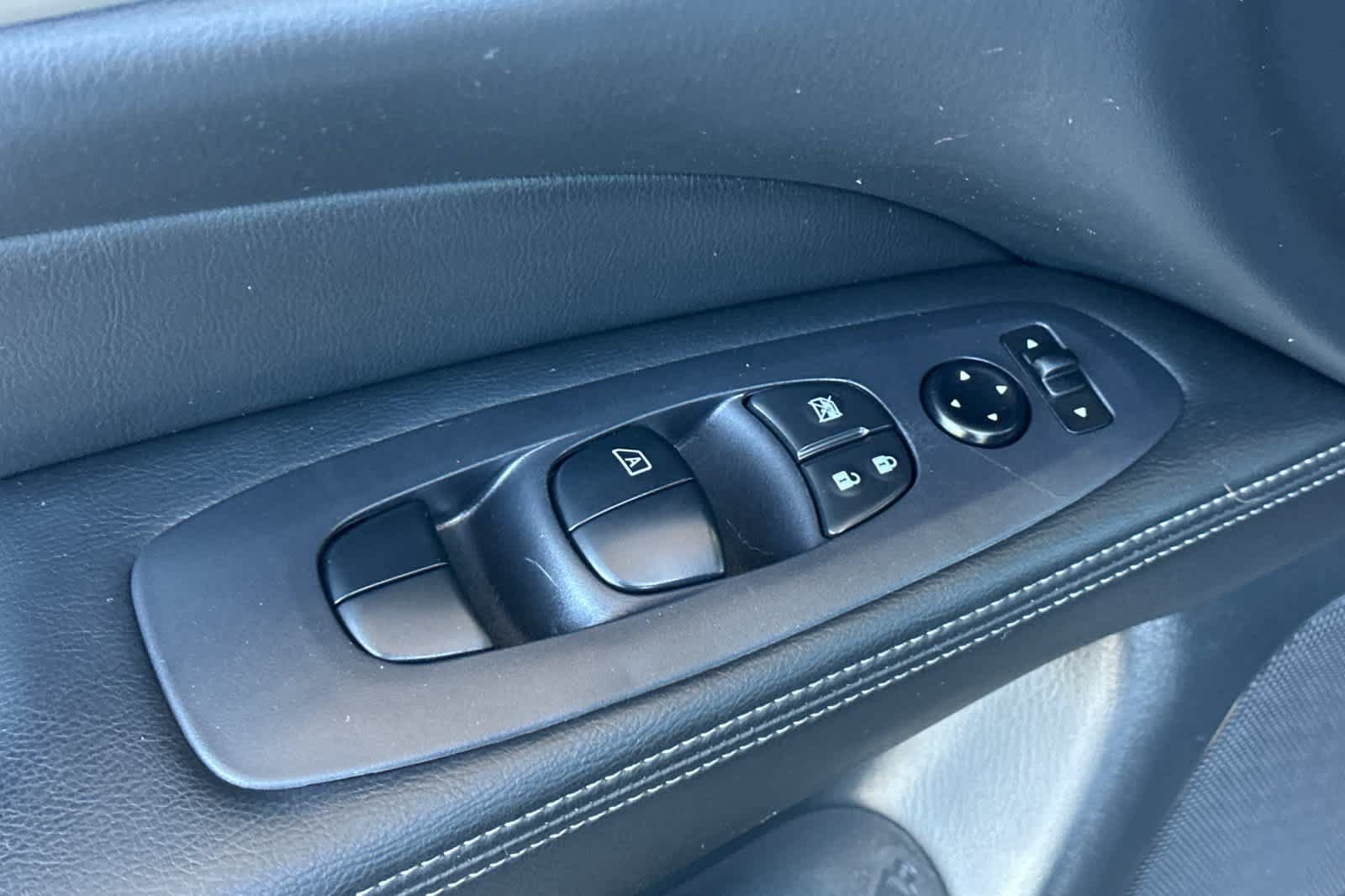 Used 2020 Nissan Pathfinder S AWD/4WD image 13