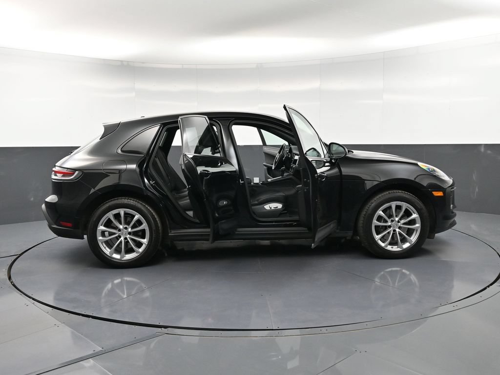 Certified 2023 Porsche Macan Turbo AWD/4WD image 33