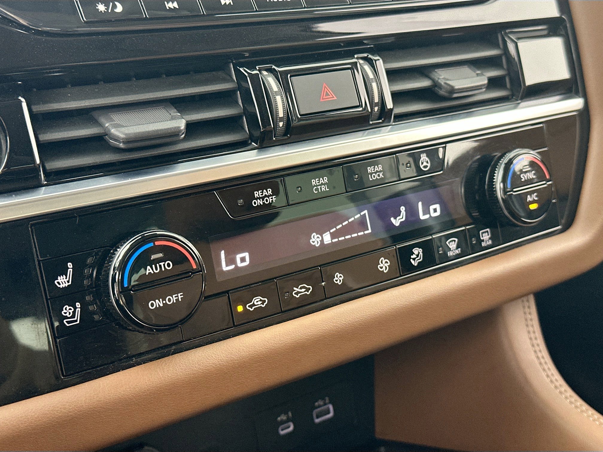 Used 2023 Nissan Pathfinder Platinum image 16