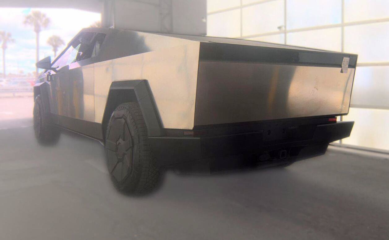 Used 2024 Tesla Cybertruck Cyberbeast AWD/4WD image 14