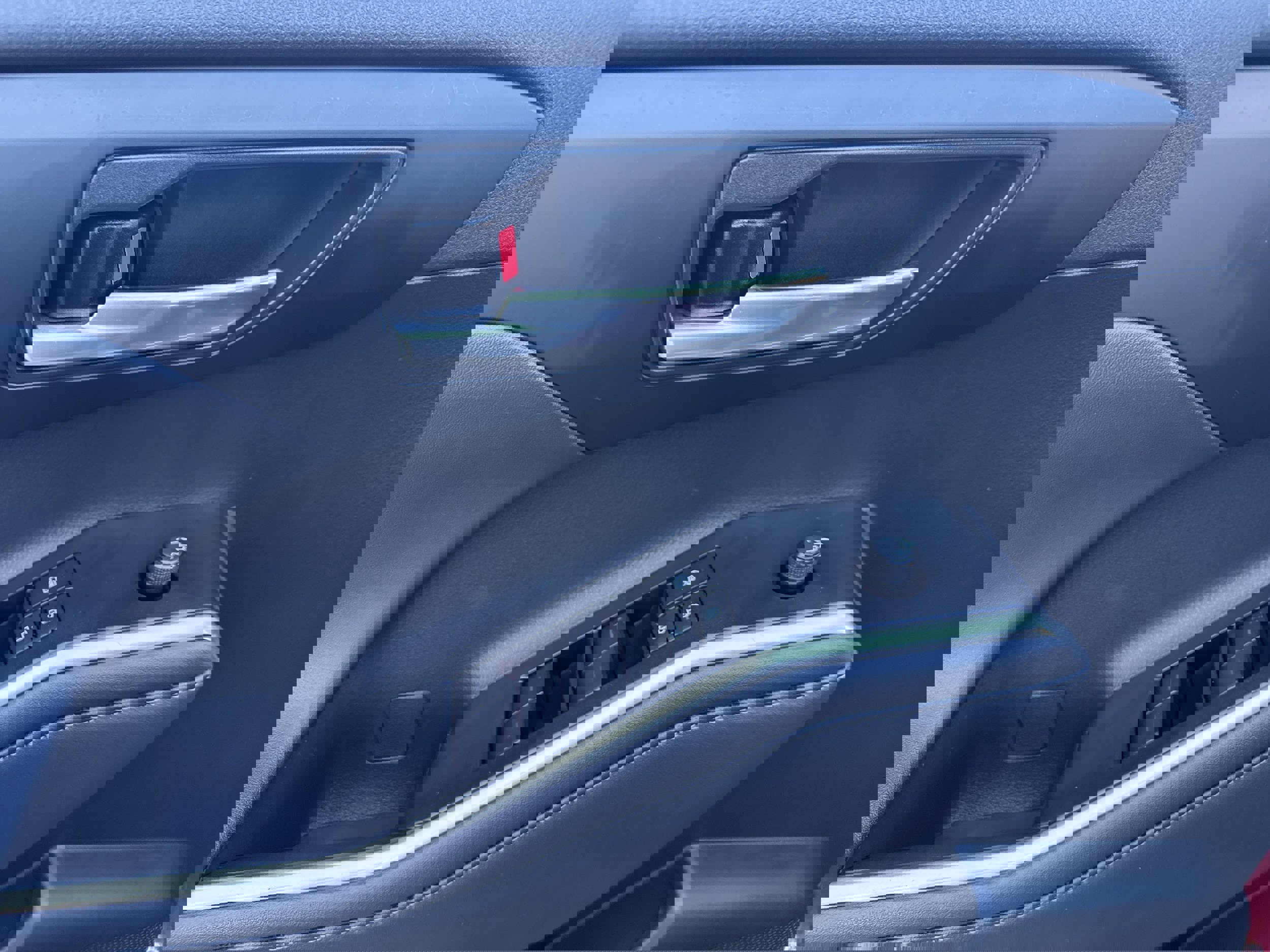 Used 2022 Toyota Highlander XLE image 9