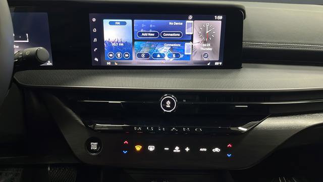 Used 2025 Nissan Murano SV AWD/4WD image 25