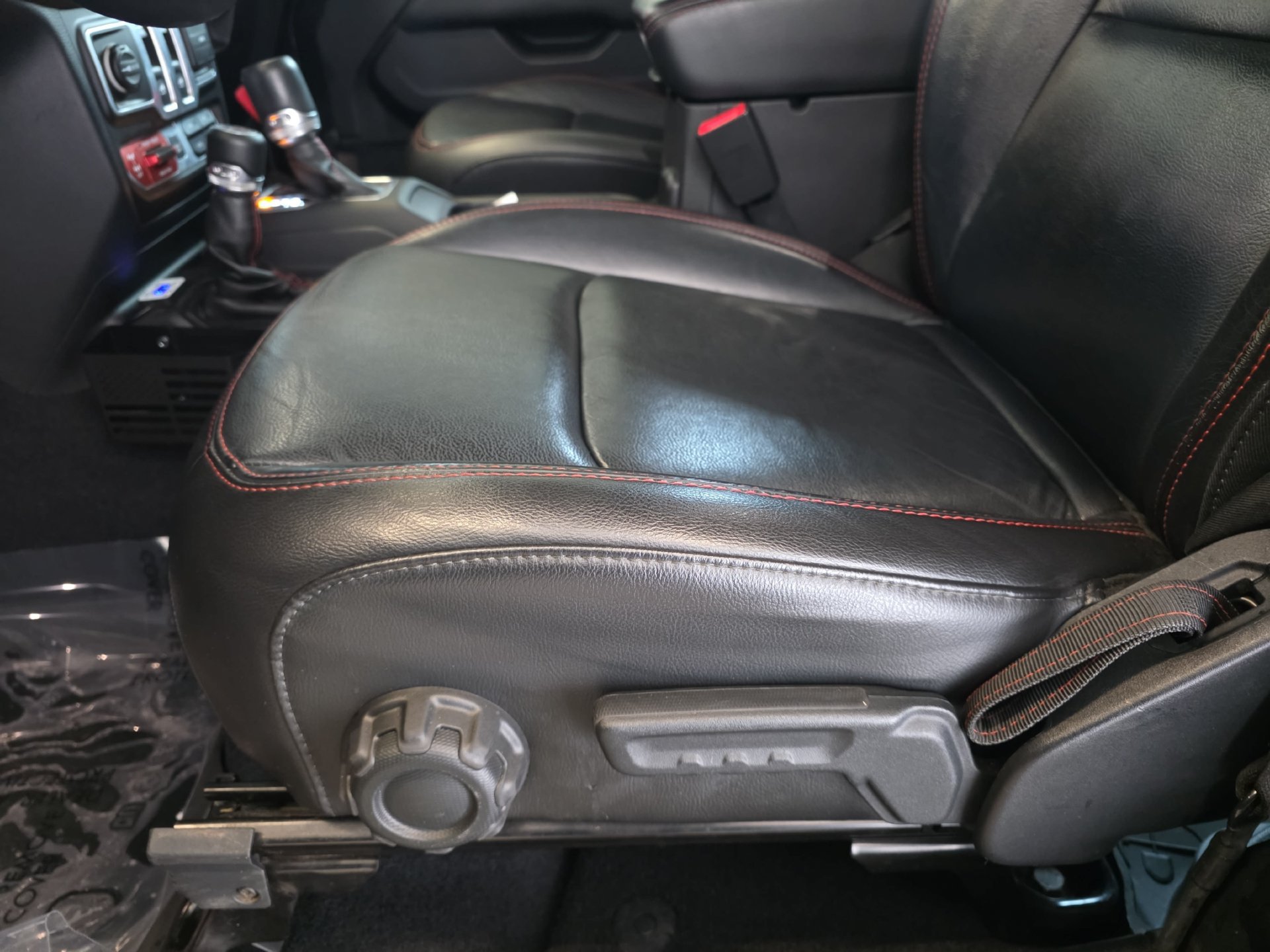 Used 2018 Jeep Wrangler Rubicon AWD/4WD image 27