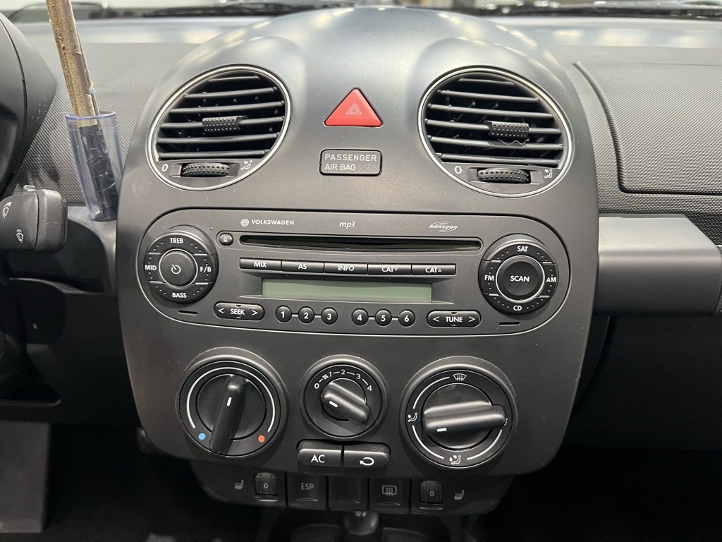 Used 2009 Volkswagen Beetle S image 37