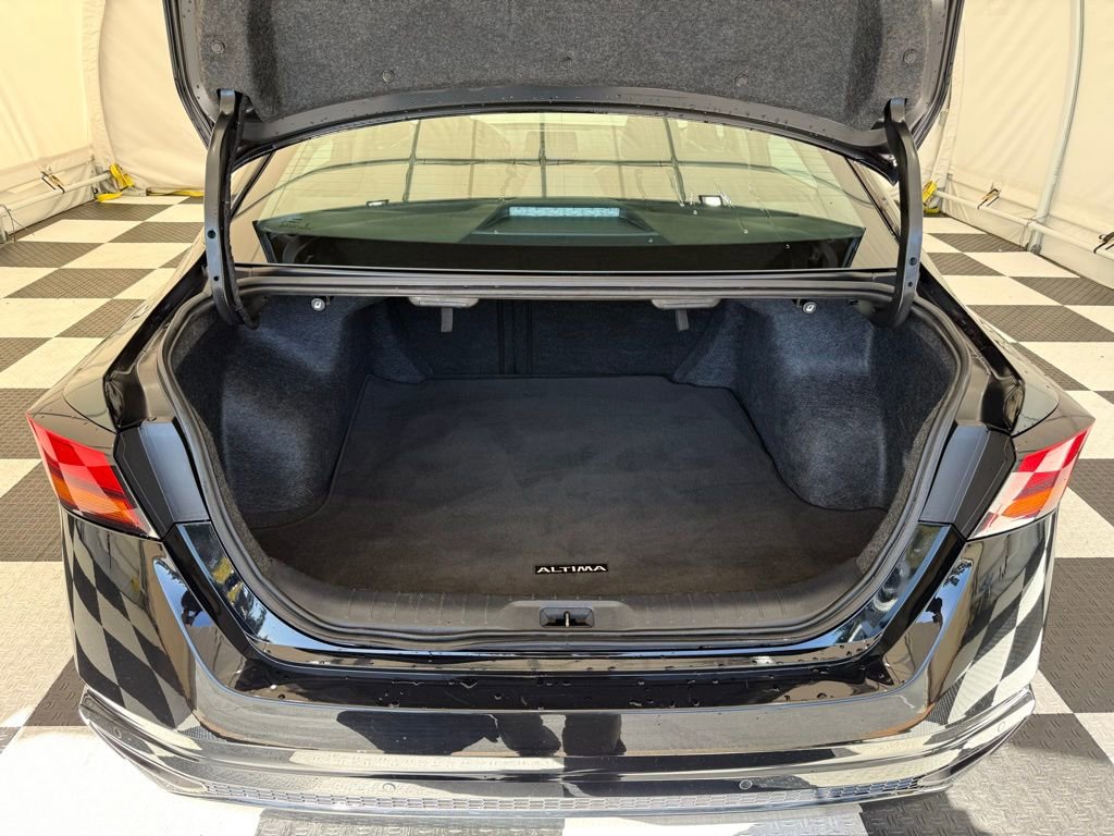 Used 2025 Nissan Altima 2.5 SV FWD image 4