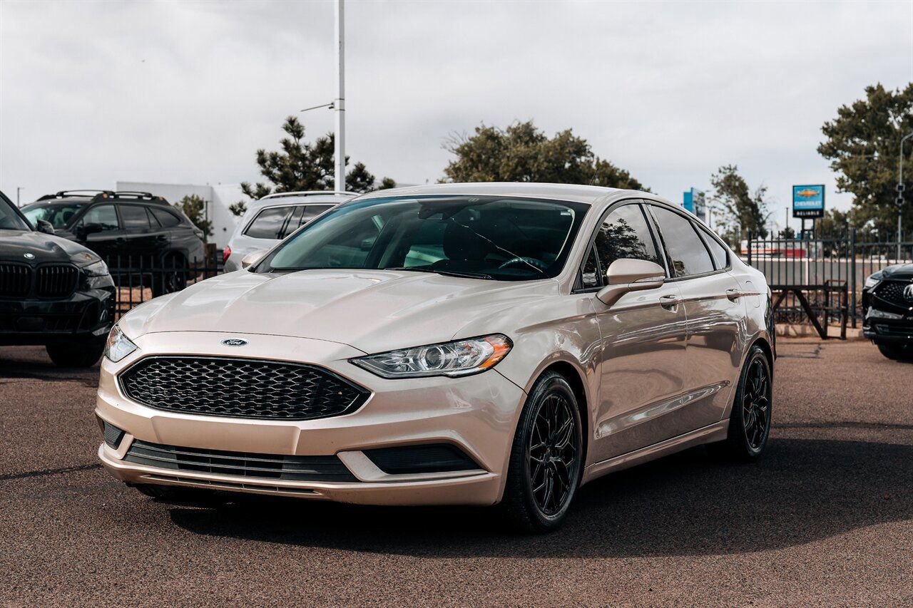Used 2018 Ford Fusion SE FWD image 3