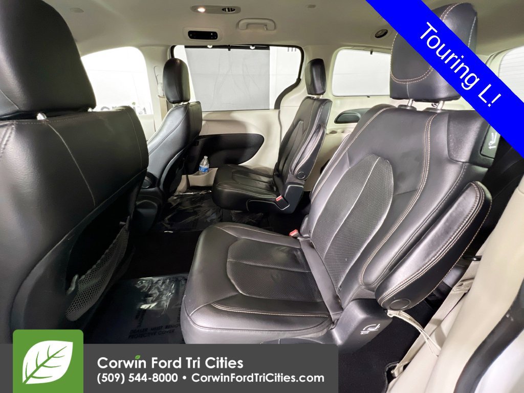 Used 2020 Chrysler Pacifica Touring-L FWD image 28