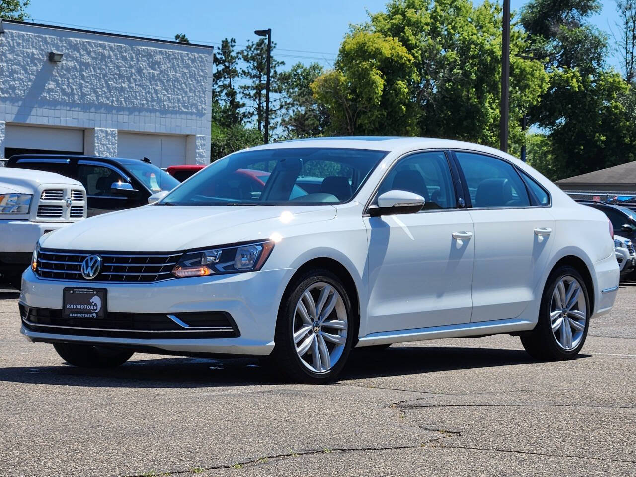 Used 2019 Volkswagen Passat 2.0T Wolfsburg w/ Wheels & Sunroof Package FWD image 6