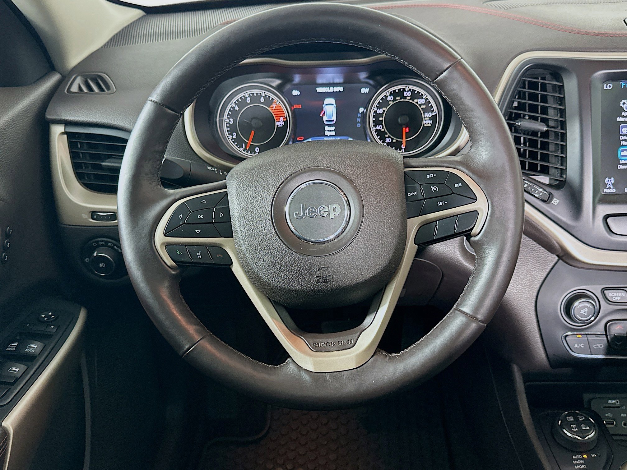 Used 2018 Jeep Cherokee Trailhawk w/ Quick Order Package 27L image 17