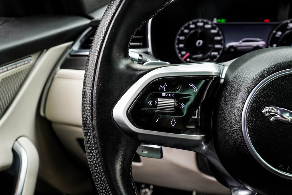 Used 2021 Jaguar F-PACE SVR image 33