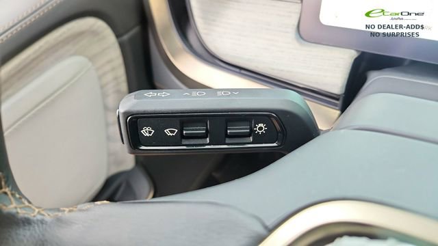 Used 2025 Rivian R1T Premium AWD/4WD image 42