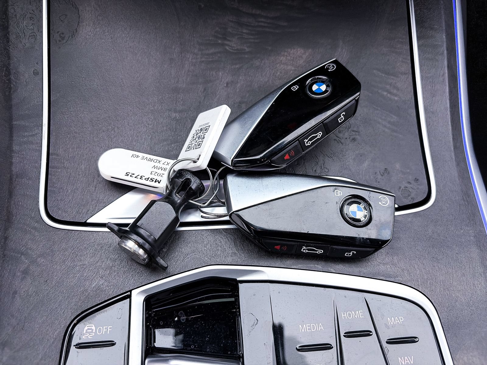 Used 2023 BMW X7 xDrive40i w/ M Sport Package AWD/4WD image 27