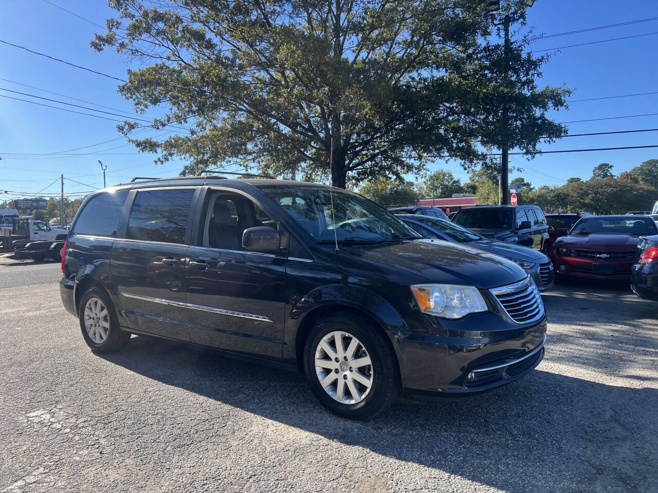 Used 2013 Chrysler Town & Country Touring image 24
