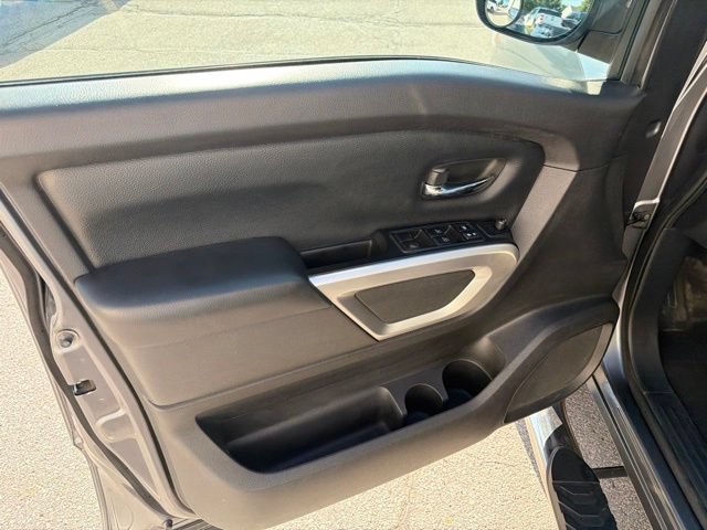 Used 2018 Nissan Titan SV AWD/4WD image 21