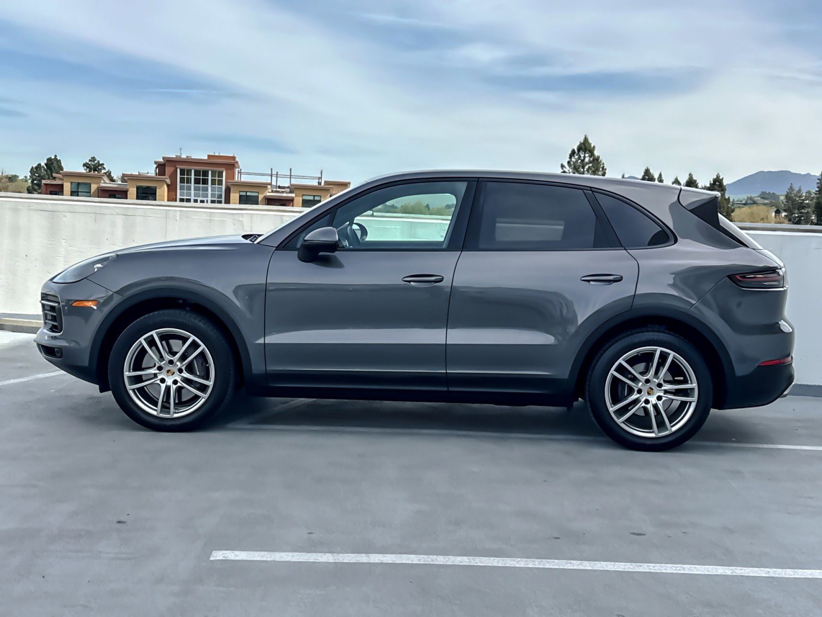 Used 2023 Porsche Cayenne image 2