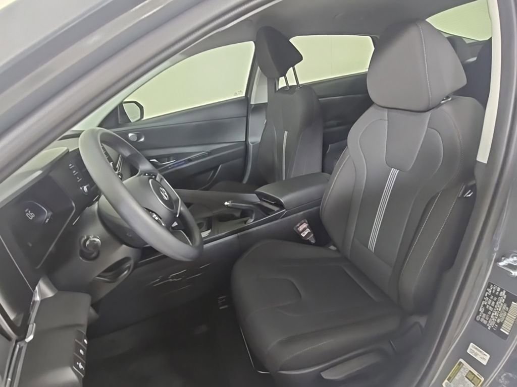New 2026 Hyundai Elantra SE FWD image 13