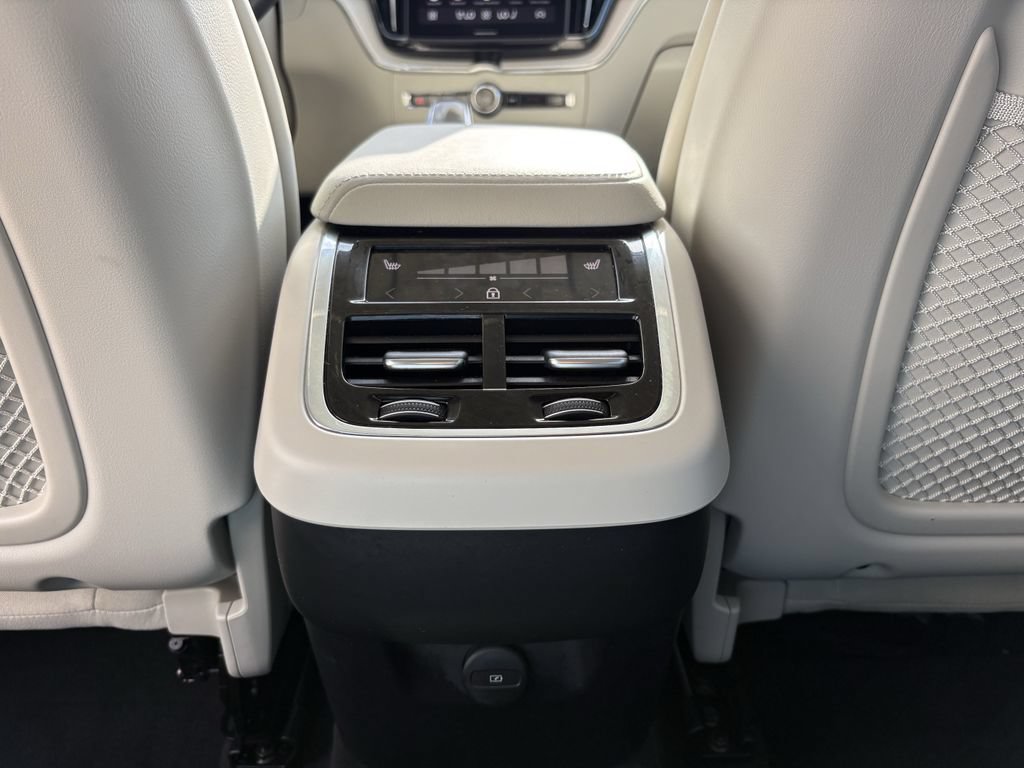 Used 2026 Volvo XC60 B5 Ultra AWD/4WD image 27