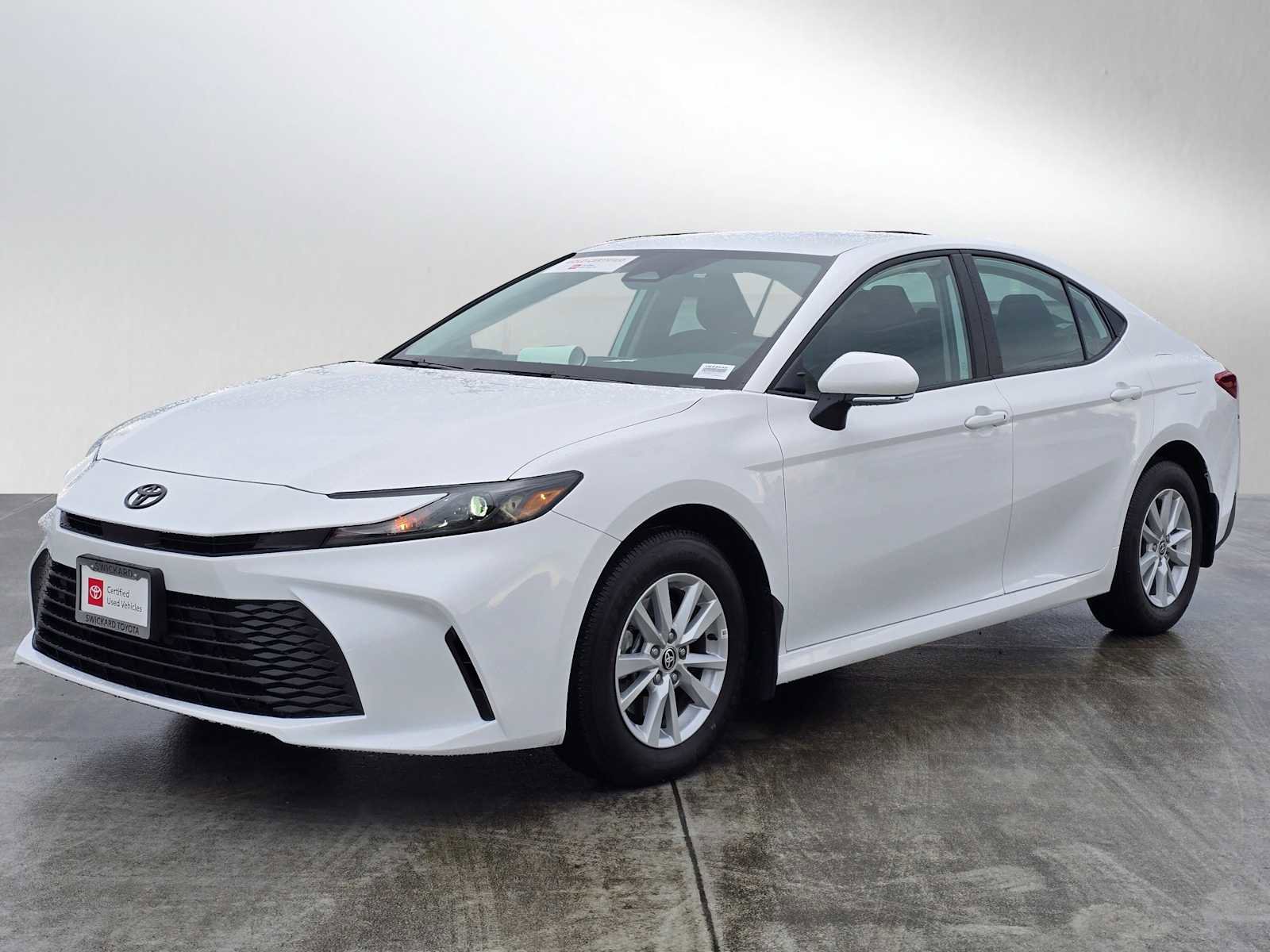 Used 2026 Toyota Camry LE w/ Convenience Package image 3