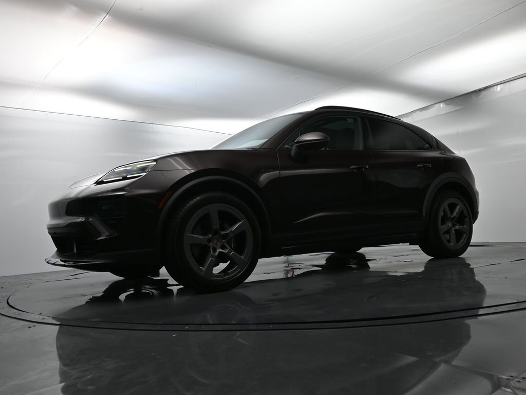 Certified 2025 Porsche Macan 4 Electric image 46