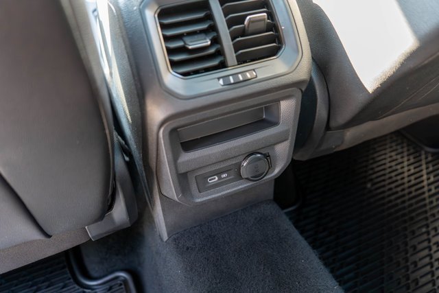 Used 2021 Volkswagen Tiguan SE image 19