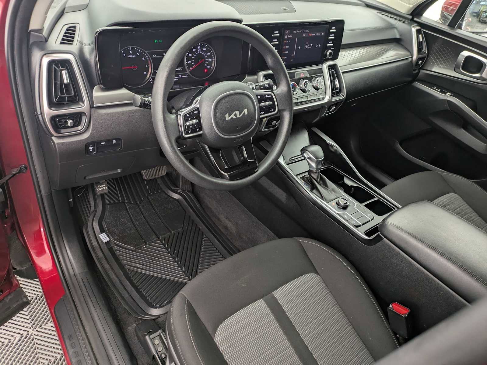 Used 2022 Kia Sorento LX image 2