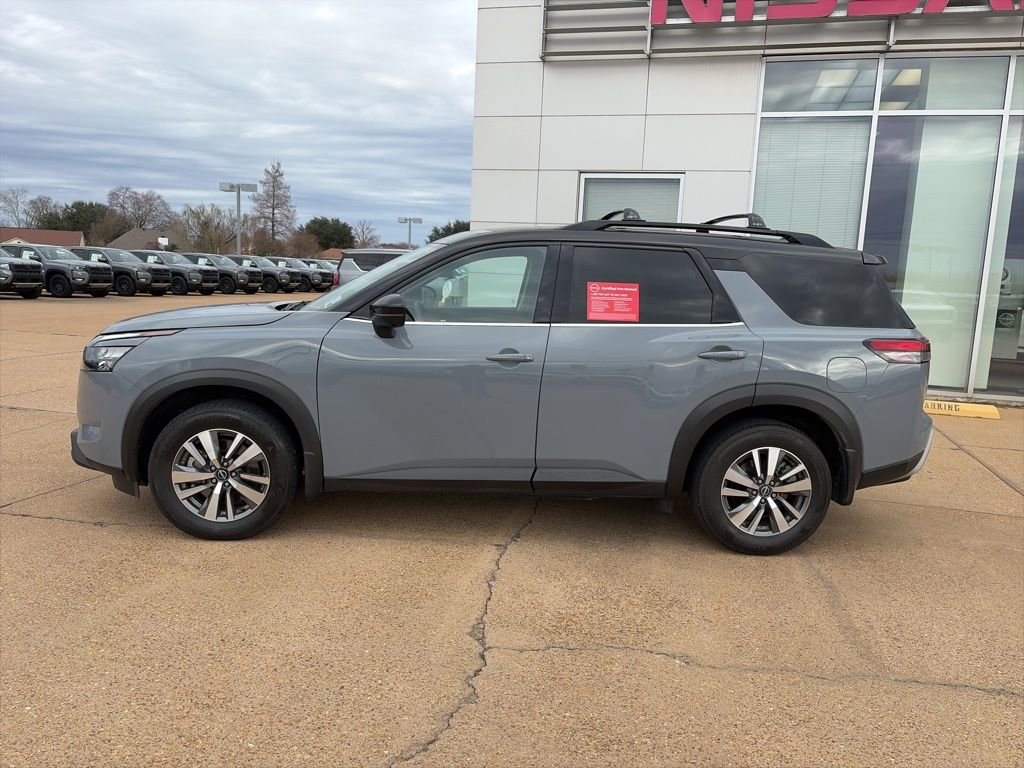 Used 2025 Nissan Pathfinder SL w/ Black Appearance Package image 2