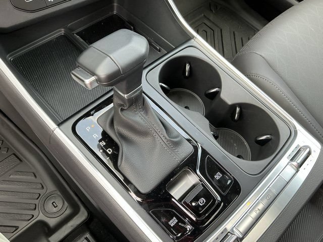 Used 2026 Kia Carnival SX w/ SX Dark Edition Package FWD image 23