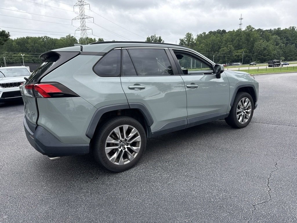 Used 2019 Toyota RAV4 XLE Premium w/ Cold Weather Package FWD image 5